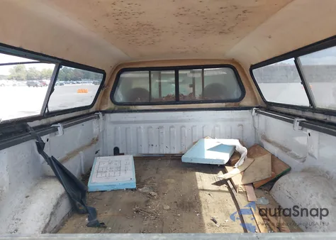 2000 Ford F-150 Work Series/Xl/Xlt z USA, uszkodzony, nr VIN 1FTRF18W3YNC39349